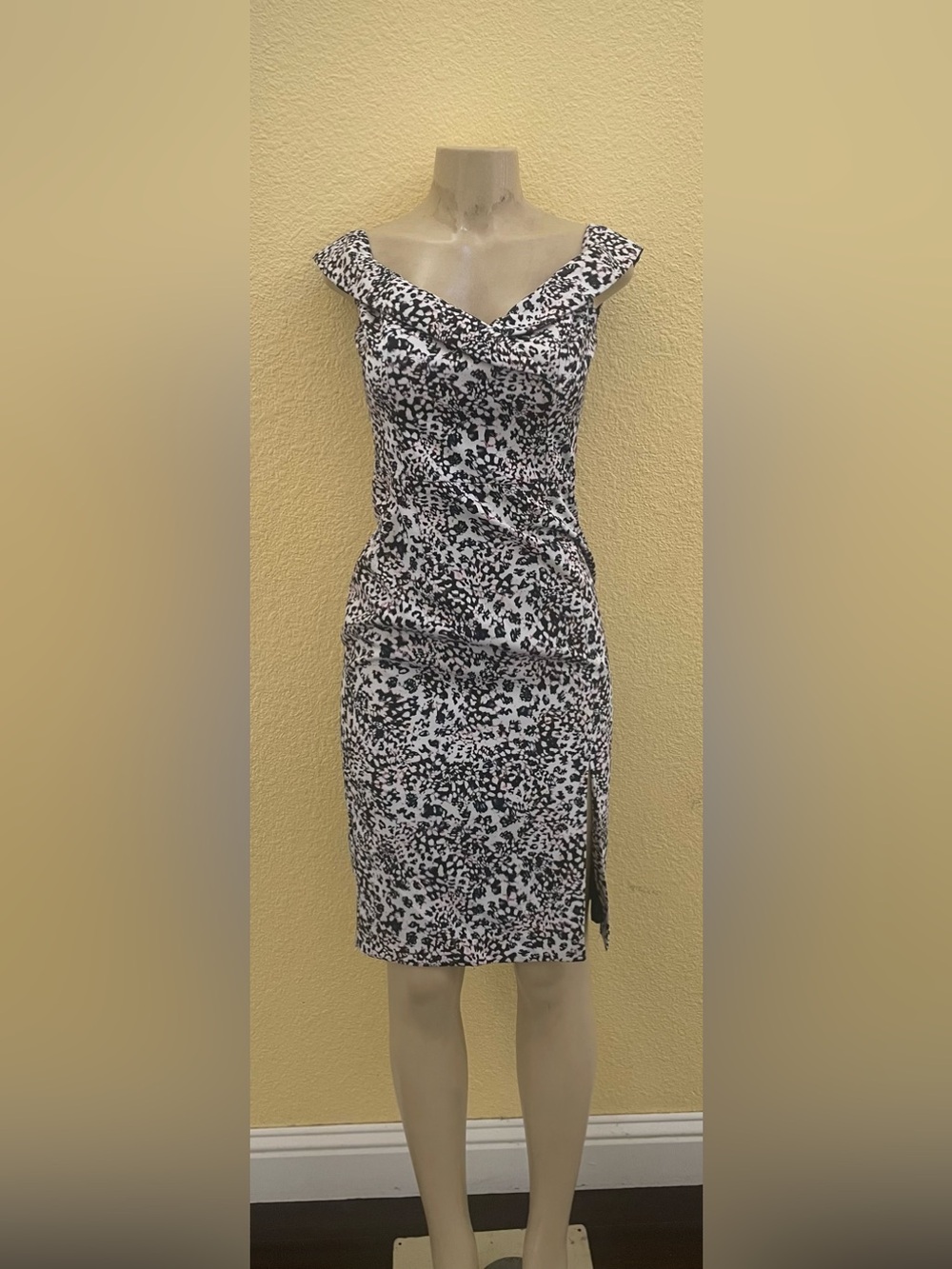 Black halo off-shoulder sheath animal print dress size 4